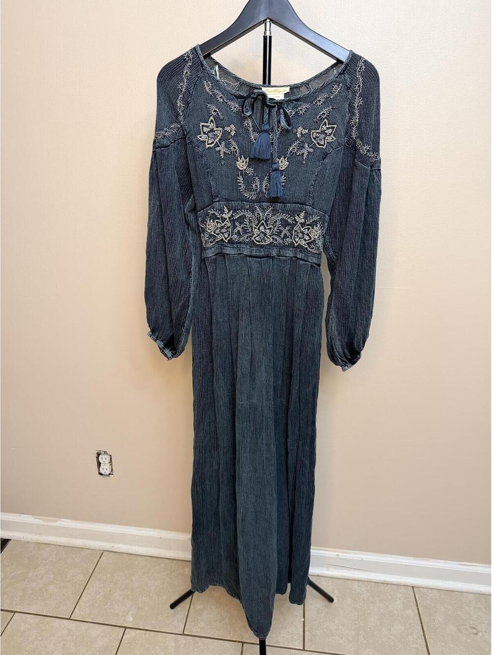 Sweet Magnolia Blue Embroidered Boho Maxi Dress Women’s Small Peasant Dress